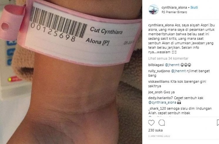 Tangan Cynthiara Alona diikat gelang kertas bertuliskan namanya. [Instagram]