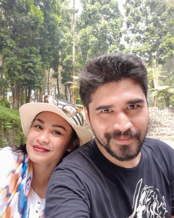 Rizki Hanggoro bersama istrinya. (Instagram/@rizkyhanggono)