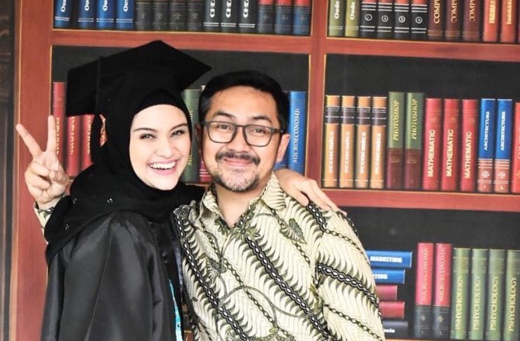 Perjalanan Zee Zee Shahab dari hamil hingga melahirkan anak keduanya. (Instagram/@zeezeeshahab)