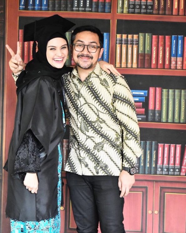 Perjalanan Zee Zee Shahab dari hamil hingga melahirkan anak keduanya. (Instagram/@zeezeeshahab)