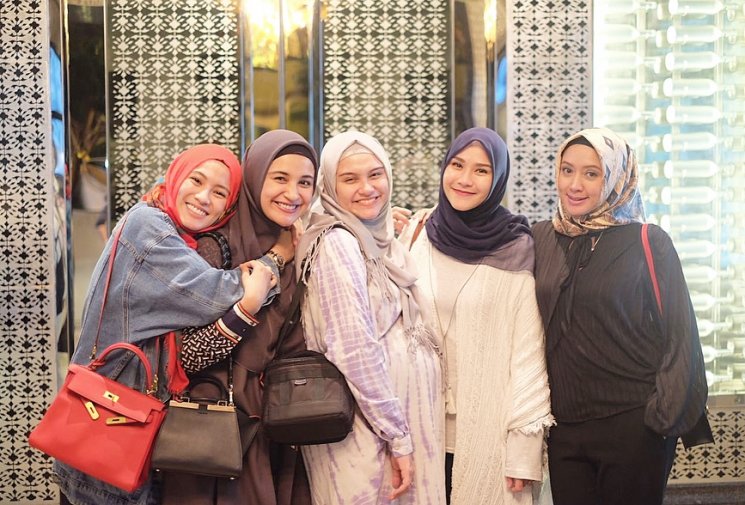 Perjalanan Zee Zee Shahab dari hamil hingga melahirkan anak keduanya. (Instagram/@zeezeeshahab)