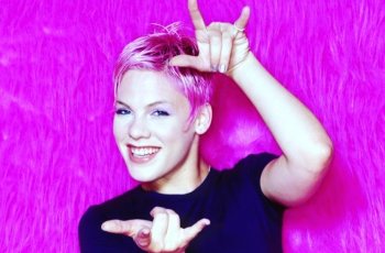 Pink Mendadak Batalkan Konser dan Dilarikan ke Rumah Sakit