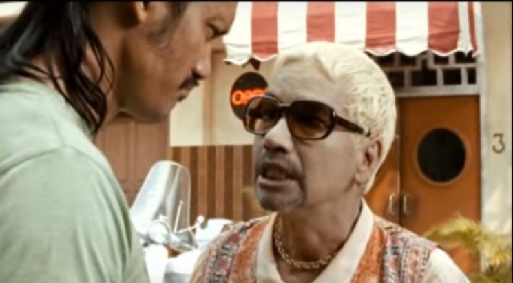 Tino Saroengallo dalam adegan film Quickie Express. (Screenshoot YouTube/ngen thut)