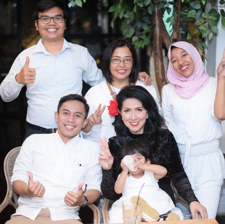 Kemeriahan perayaan ulang tahun Venna Melinda ke-46 tahun. (Instagram/@vennamelindareal)