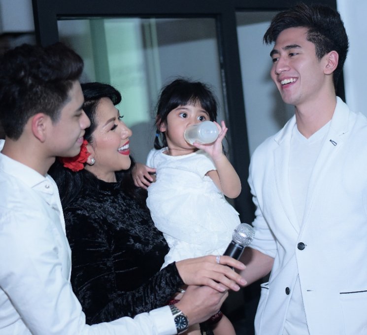 Kemeriahan perayaan ulang tahun Venna Melinda ke-46 tahun. (Instagram/@vennamelindareal)