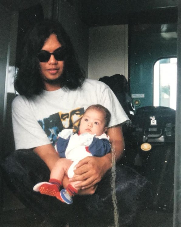 Al Ghazali kecil bersama ayahnya, Ahmad Dhani. (Instagram/@alghazali7)