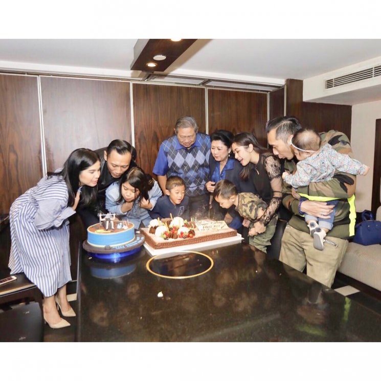 Perayaan sederhana ulang tahun Agus Yudhoyono. (Instagram/@aniyudhoyono)