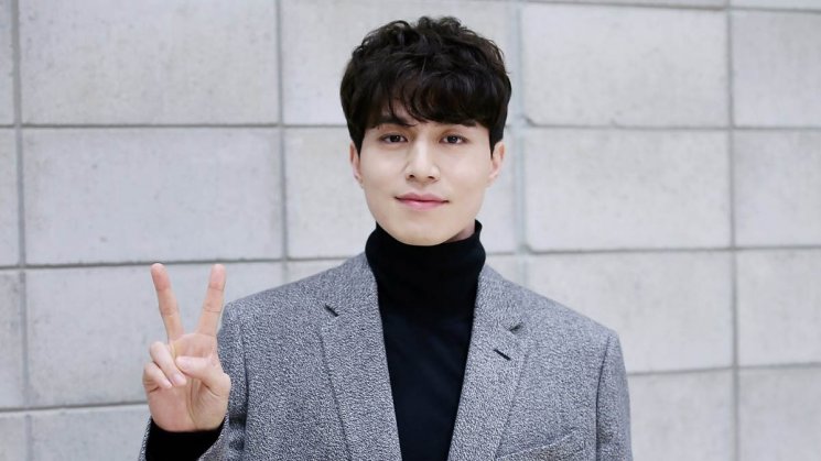Lee Dong Wook (soompi)