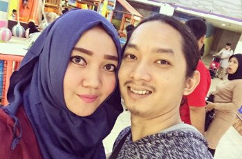 7 Kemesraan Sulis dan Suami yang Jarang Terekspos Media