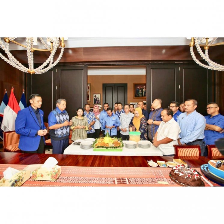 Perayaan sederhana ulang tahun Agus Yudhoyono. (Instagram/@aniyudhoyono)