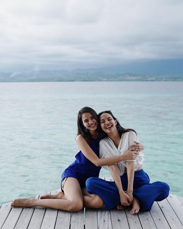 Veronika Krasnasari dan Valerie Krasnadewi. (Instagram/@valerie.twns)