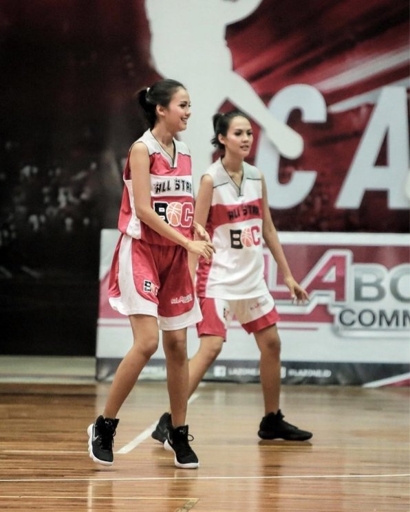 Veronika Krasnasari dan Valerie Krasnadewi. (Instagram/@valerie.twns)