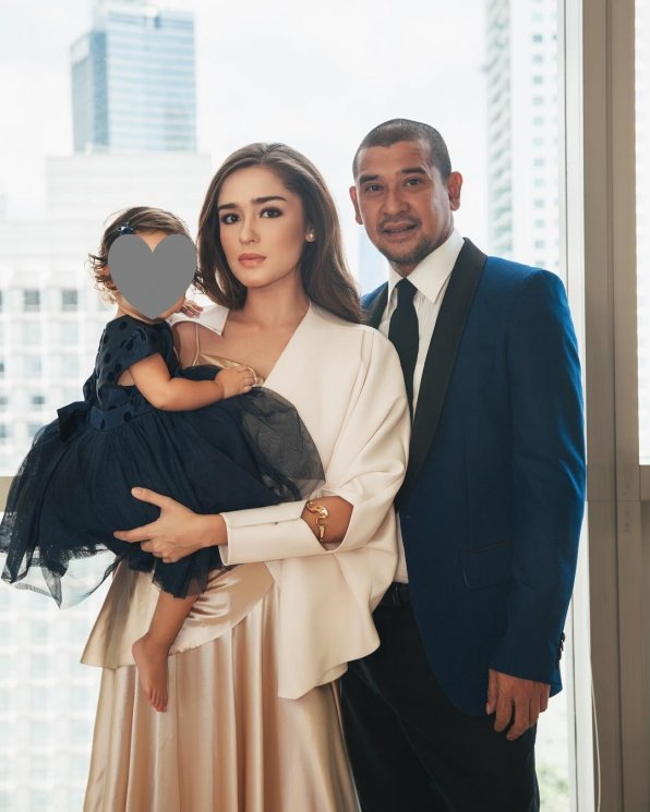 Yasmin Wildblood dan keluarga. (Instagram/@yaswildblood)