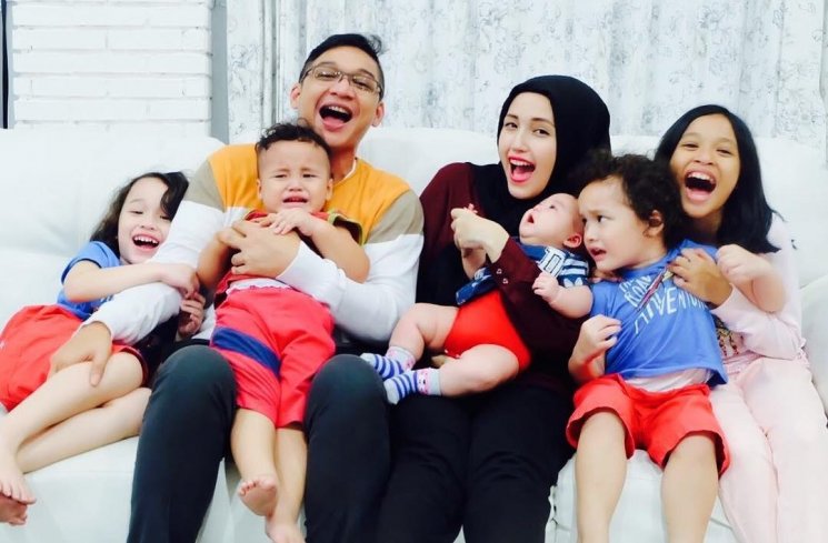 Keluarga Pasha Ungu dan Adelia Wilhelmina. (Instagram/@pashaungu_vm)