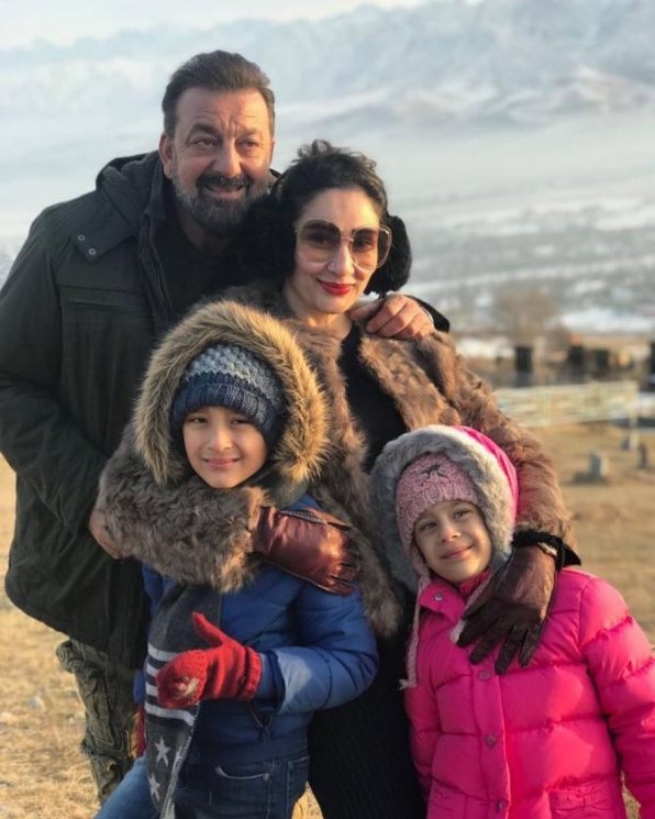 Sanjay Dutt dan keluarga (bollywoodshaadis.com)