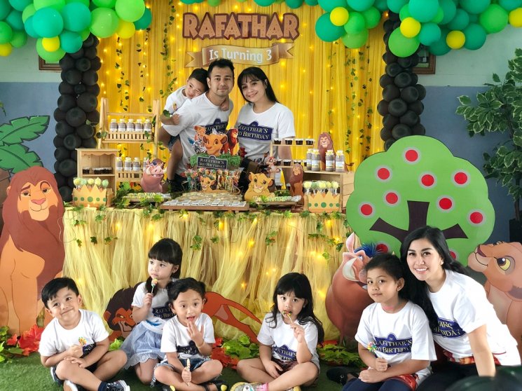 Ulang tahun Rafathar di panti asuhan (Instagram/@nissyaa)
