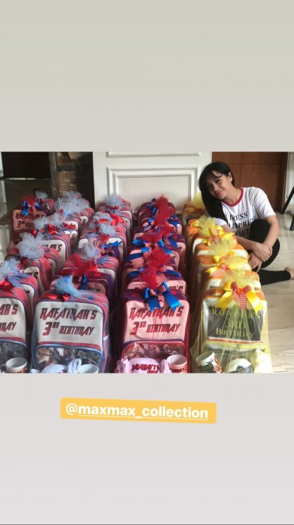 Souvenir ulang tahun Rafathar (Instagram/@nissyaa)