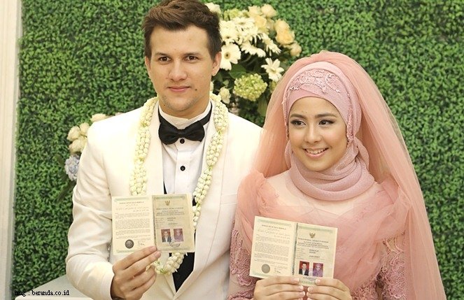 Stuart Collin dan Risty Tagor. (NET)