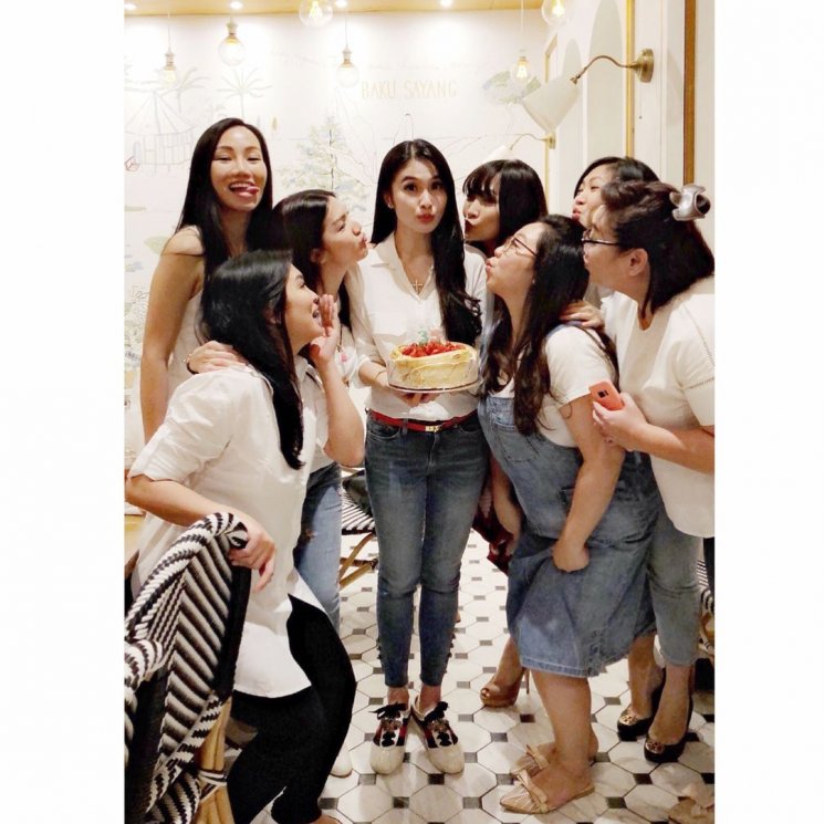 Ulang tahun Sandra Dewi (Instagram/@henny_purnama)