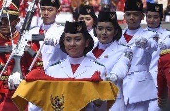 4 Foto Cantiknya Tarissa Maharani, Pembawa Baki Paskibraka HUT RI
