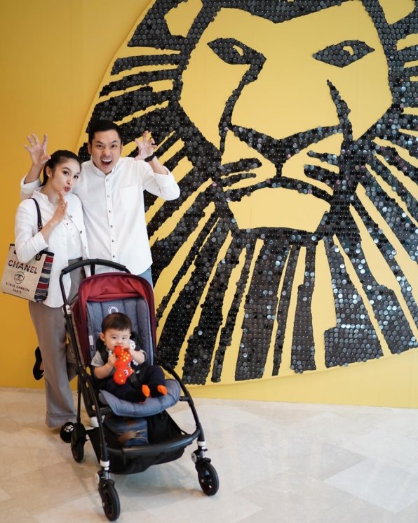 Keromantisan Sandra Dewi dan Harvey Moeis. (Instagram/@sandradewi88)