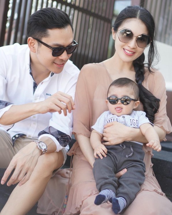 Keromantisan Sandra Dewi dan Harvey Moeis. (Instagram/@sandradewi88)