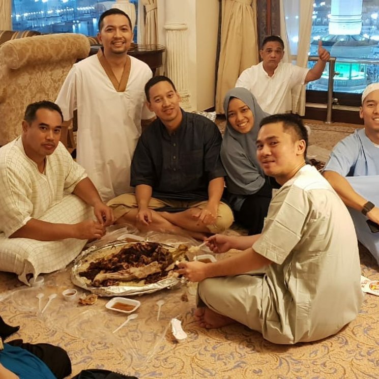 Suasana hotel keluarga Nia Ramadhani dan Ardi Bakrie saat haji. (Instagram/@ardibakrie)