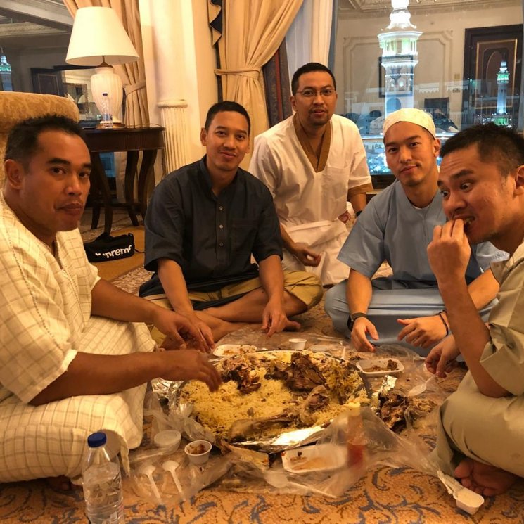 Suasana hotel keluarga Nia Ramadhani dan Ardi Bakrie saat haji. (Instagram/@ardibakrie)