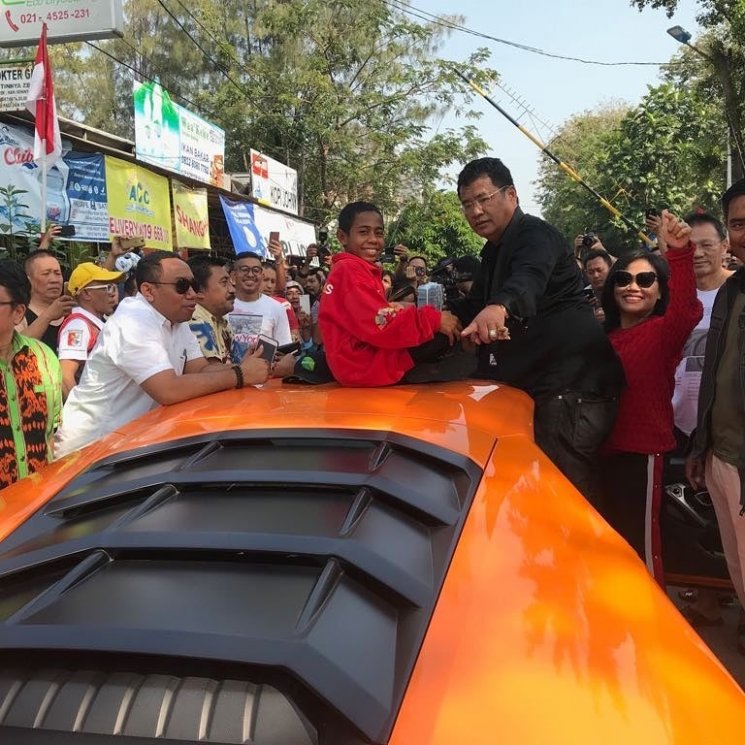 Momen Joni bertemu Hotman Paris. (Instagram/@hotmanparisofficial)