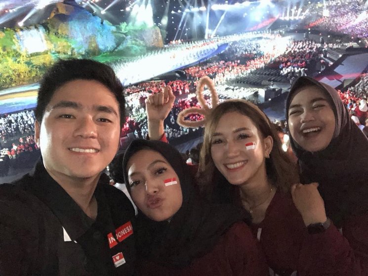 Seleb yang nonton upacara pembukaan Asian Games 2018. (Instagram/@riaricis1795)