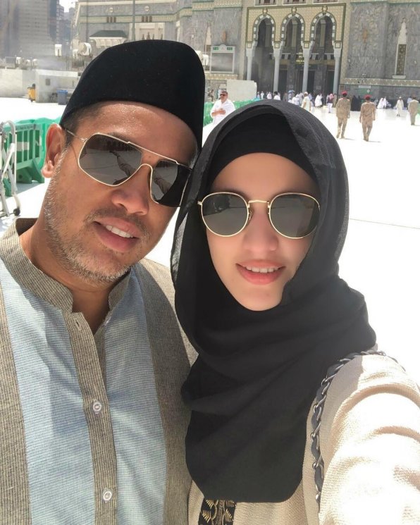 Nia Ramadhani dan Ardi Bakrie naik haji. (Instagram/@ramadhaniabakrie)