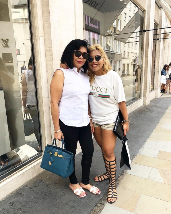 Felicia Hutapea bareng mamanya. (Instagram/@feliciahutapeaaa)