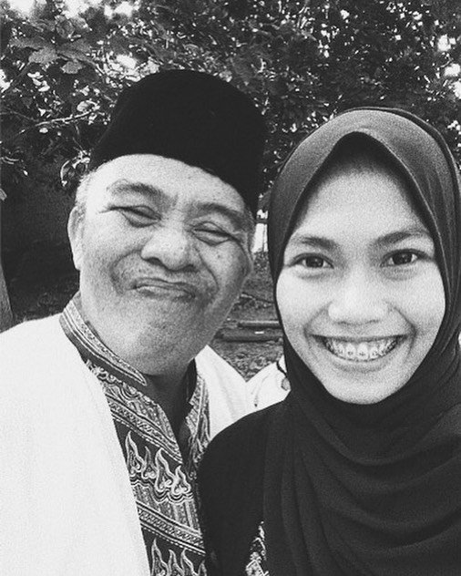 Defia Rosmaniar dan ayahnya. (Instagram/@defiarosmaniar)
