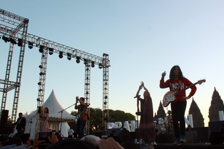 Barasuara saat tampil di Prambanan Jazz Festival 2018, Minggu (19/8/2018). (Matamata.com/Bima Sandria)
