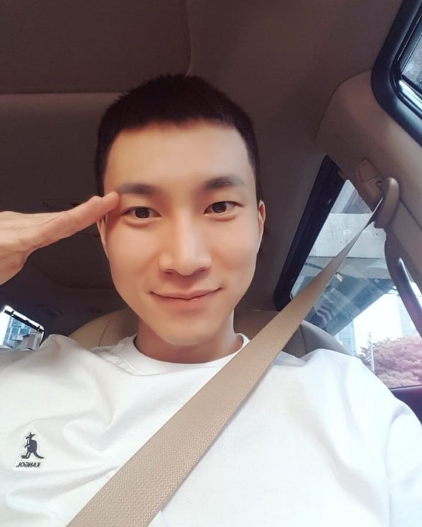 Eunkwang BTOB (Instagram/@btob_silver_light)
