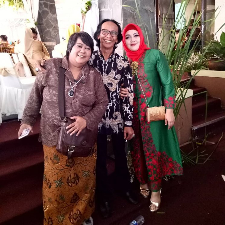 Mandra bersama istri dan Suti Karno (Instagram/@mandra_ys)