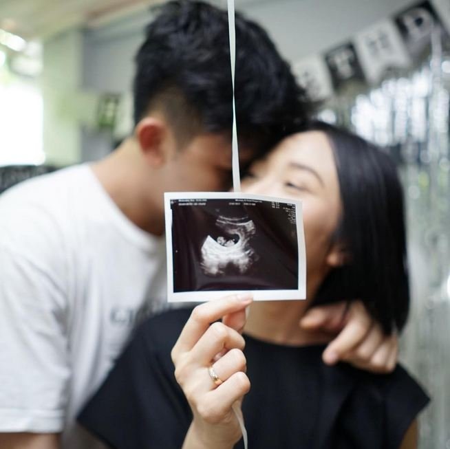 Seleb yang beri kejutan ulang tahun dengan cara unik. (Instagram/@rinni_w)