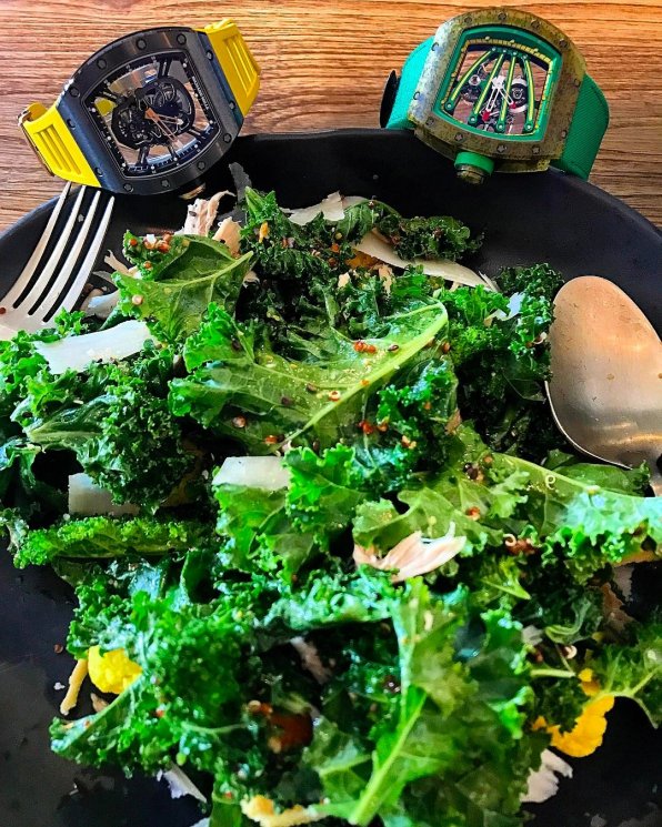 Salad dan jam tangan mewah Richard Muljadi. (Instagram/@richardmuljadi)