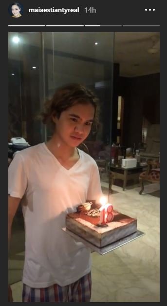 Kejutan ulang tahun Dul Jaelani. (Instagram/@maiaestiantyreal)