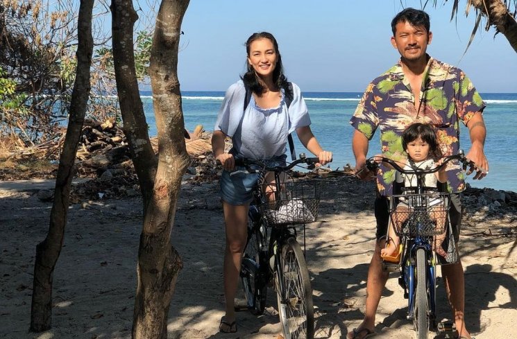 Pernikahan Atiqah Hasiholan dan Rio Dewanto. (Instagram/@atiqahhasiholan)