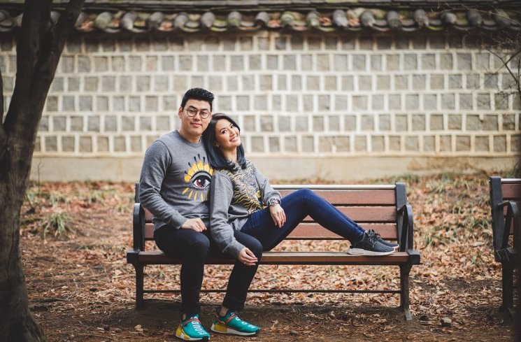 Asty Ananta dan suaminya. (Instagram/@asty_ananta)
