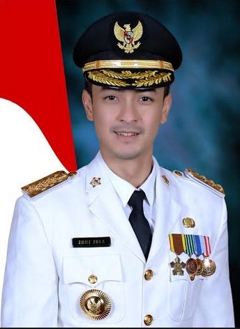 Zumi Zola saat menjadi Gubernur Jambi. (NET)