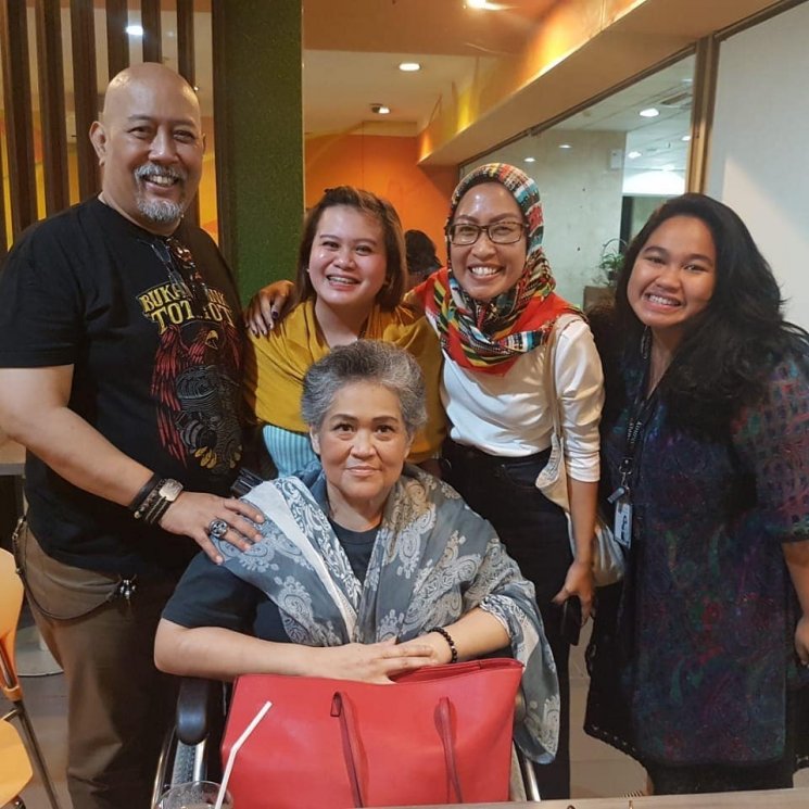 Indro Warkop temani istri kemoterapi. (Instagram/@indrowarkop_asli)