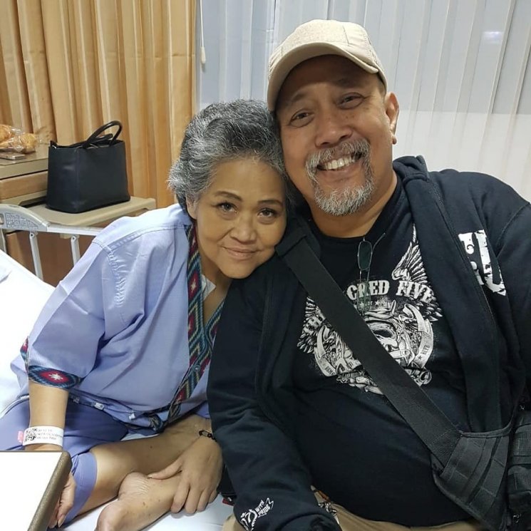 Indro Warkop temani istri kemoterapi. (Instagram/@indrowarkop_asli)