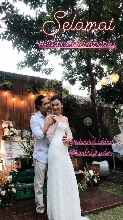 Resepsi Kimberly dan Edward (Instagram/@tikabravani)