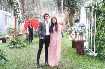 5 Couple Kondangan ala Selebriti Ini Romantisnya Kelewat Abis
