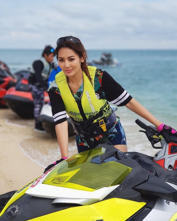 Maria Selena bermain jetski. (Instagram/@mariaselena_)