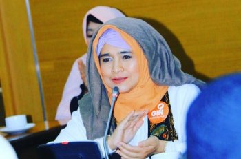 Kramatnya Mikrofon Pesawat, Dipakai Neno Warisman Jadi Heboh