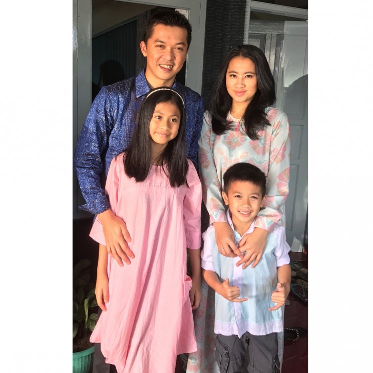 Taufik Hidayat, Ami Gumelar, dan dua anaknya (Instagram/@ami_gumelar)