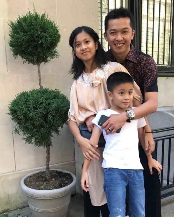 Taufik Hidayat dan dua anaknya (Instagram/@ami_gumelar)